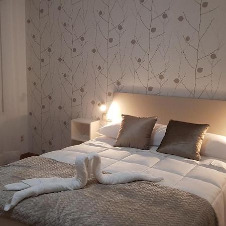 Apartamentos Shalom Ribadeo Exteriör bild