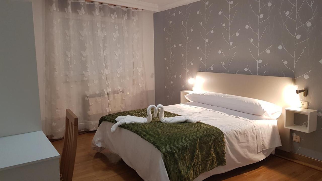 Apartamentos Shalom Ribadeo Exteriör bild
