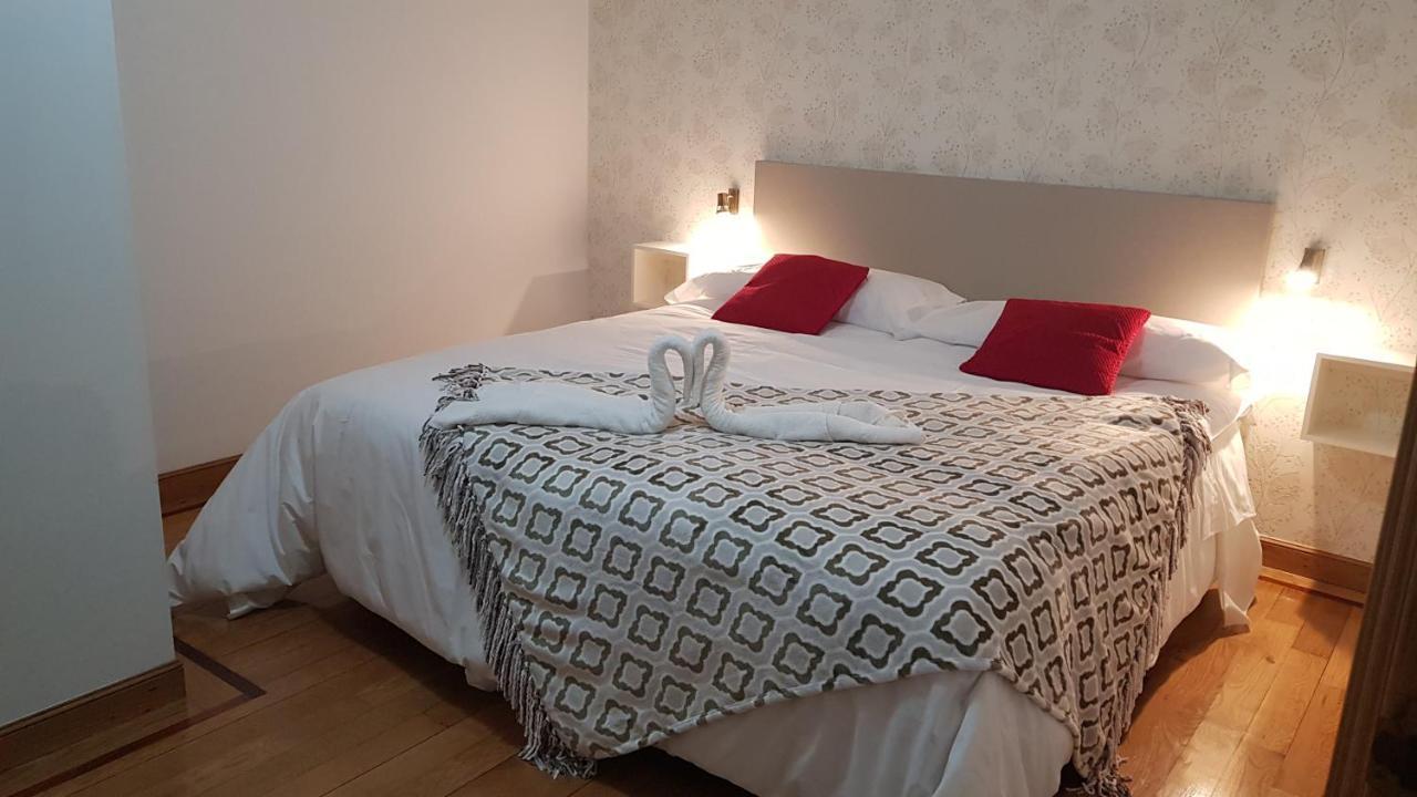 Apartamentos Shalom Ribadeo Exteriör bild