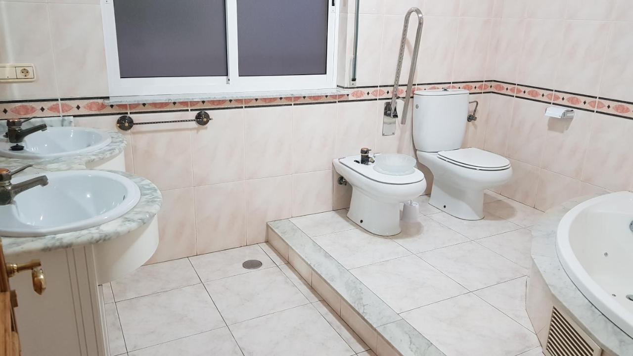 Apartamentos Shalom Ribadeo Exteriör bild